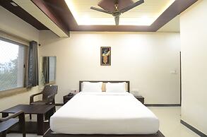 Hotel Shri Dhwaja Inn