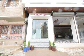 Hotel Shri Dhwaja Inn