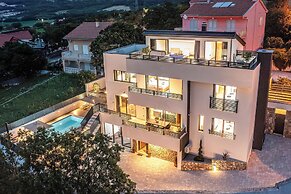 Villa Betelgeuse Supernova