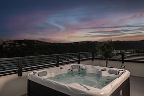 Villa Betelgeuse Supernova