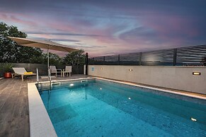 Villa Betelgeuse Supernova