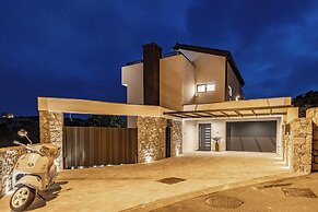 Villa Betelgeuse Supernova