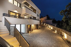 Villa Betelgeuse Supernova