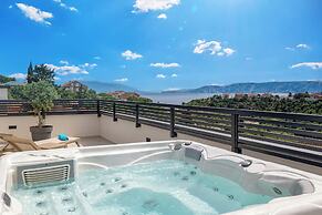 Villa Betelgeuse Supernova