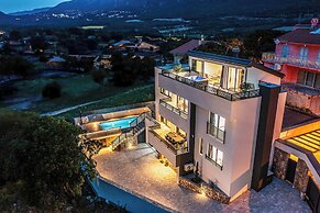 Villa Betelgeuse Supernova