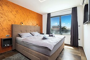 Villa Betelgeuse Supernova