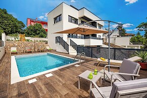 Villa Betelgeuse Supernova