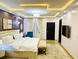Shortlethomes- Renee's Luxury Apartments
