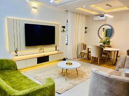 Shortlethomes- Renee's Luxury Apartments
