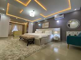 Shortlethomes- Renee's Luxury Apartments