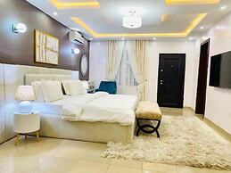 Shortlethomes- Renee's Luxury Apartments