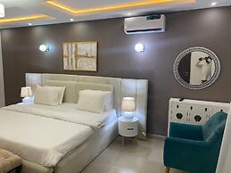 Shortlethomes- Renee's Luxury Apartments