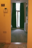 London Gem - Chic Apartment Retreat