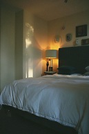 London Gem - Chic Apartment Retreat