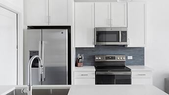 The Artesian At Bee Cave By  Landing