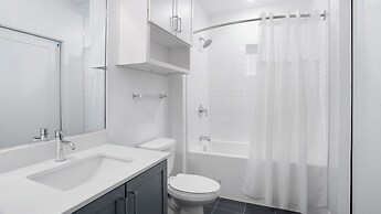 The Artesian At Bee Cave By  Landing