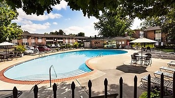 Fountain Parc By  Landing