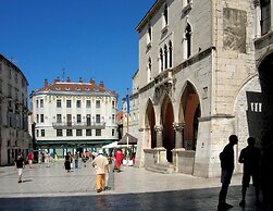 Modern apt With Balcony, 12 min Walk to the Beach