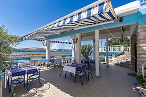 Beachfront Santa Maria 2 Apartment 3