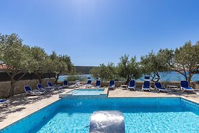 Beachfront Santa Maria 2 Apartment 3