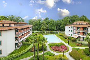 Casa Fiorita Pool and Lake