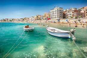 Baia Degli Dei Trilo Close To Taormina