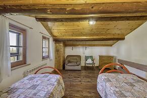 Cornflower apt With Shared Pool