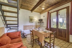 Cornflower apt With Shared Pool