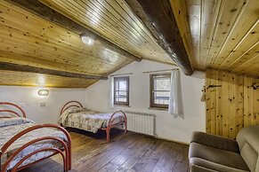 Cornflower apt With Shared Pool