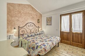 Cornflower apt With Shared Pool