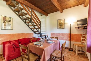 Cornflower apt With Shared Pool