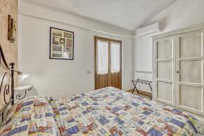 Cornflower apt With Shared Pool