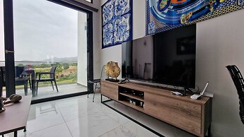Hermes Penthouse Apartment With Mountain View