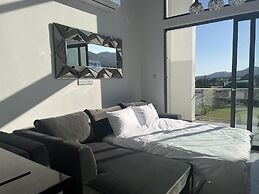 Hermes Penthouse Apartment With Mountain View