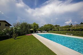 Bardolino Garden Pool Tennis on the Lake