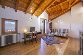 Il Lago Blu Loft With Pool