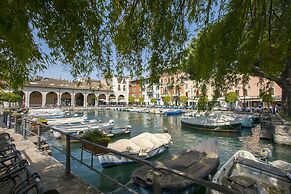 Kristall Lago Pool View