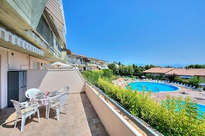 Kristall Lago Pool View