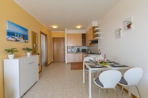 Kristall Lago Pool View