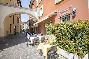 Kristall Lago Pool View