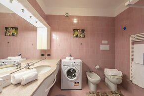 Kristall Lago Pool View