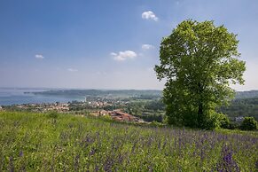 Kristall Lago Pool View