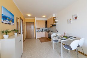 Kristall Lago Pool View