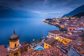 Blue Apartment Desenzano With Wifi