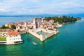 Blue Apartment Desenzano With Wifi