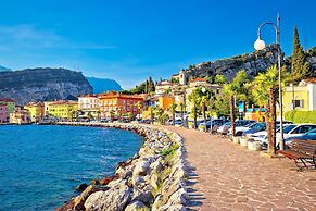 Blue Apartment Desenzano With Wifi