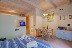 Blue Apartment Desenzano With Wifi