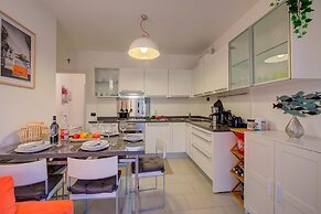 Lenni Apart Swimming Pool and Lake