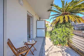 Beachy Vibes- 900m From the Beach