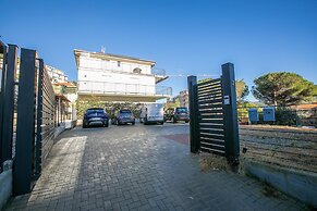 Beachy Vibes- 900m From the Beach